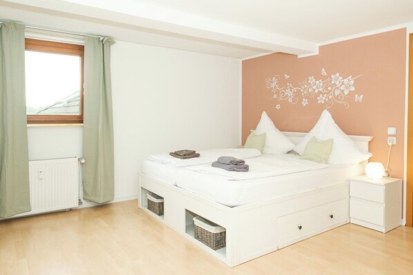 1 bedroom, desk, iron/ironing board, free WiFi