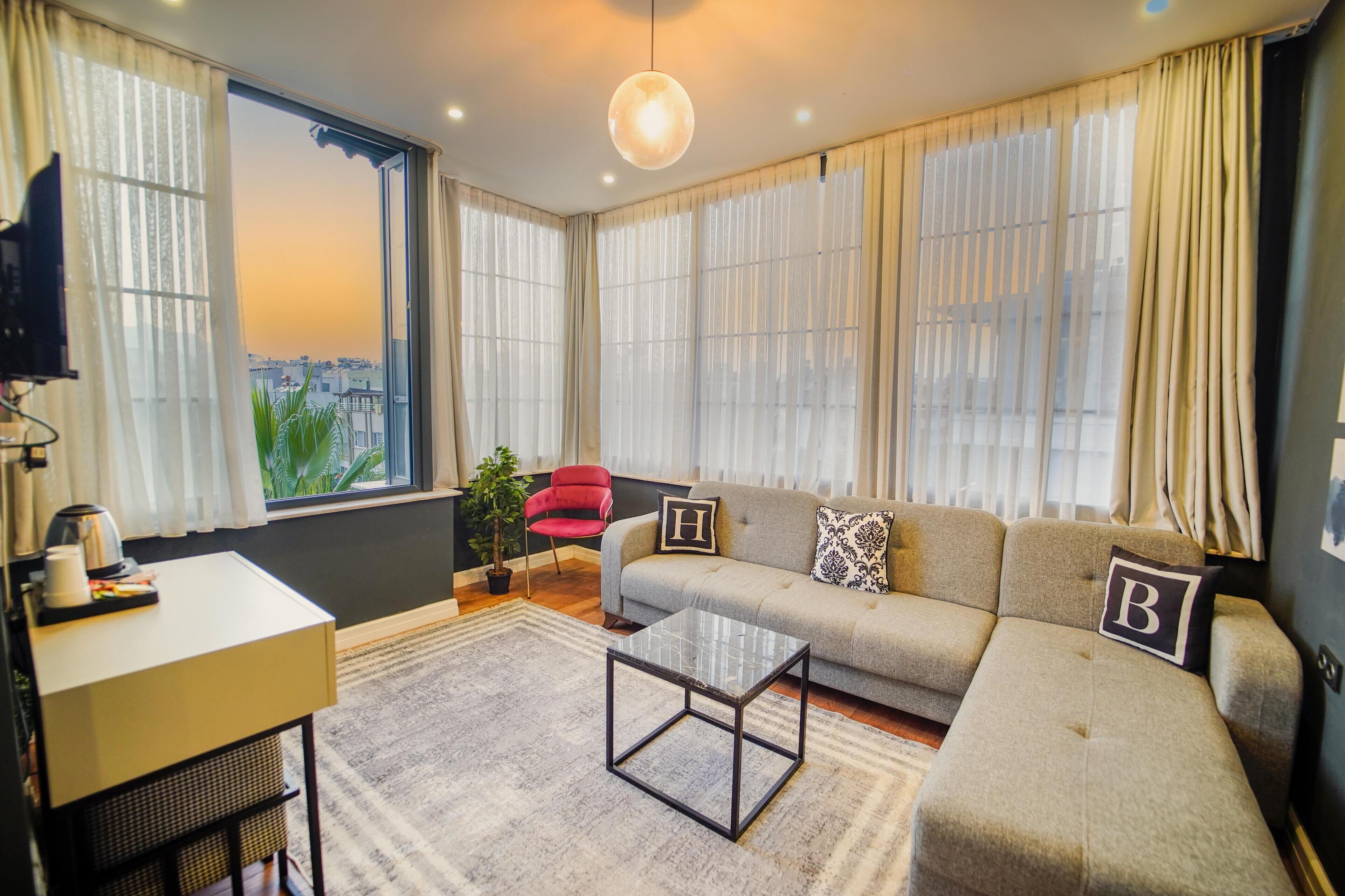 deluxe suite | 1 bedroom, egyptian cotton sheets, premium bedding, memory-foam beds