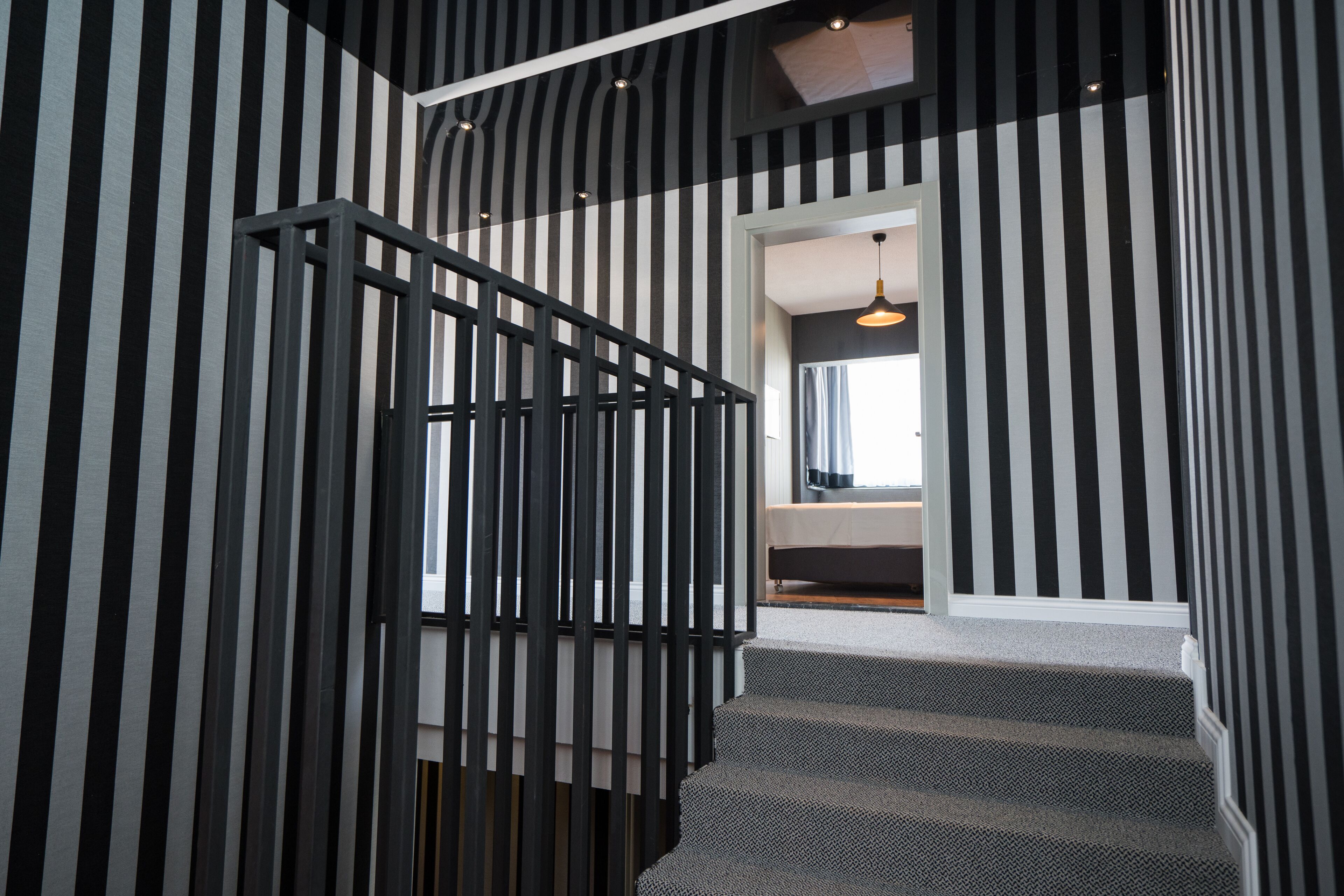 handrails in stairways