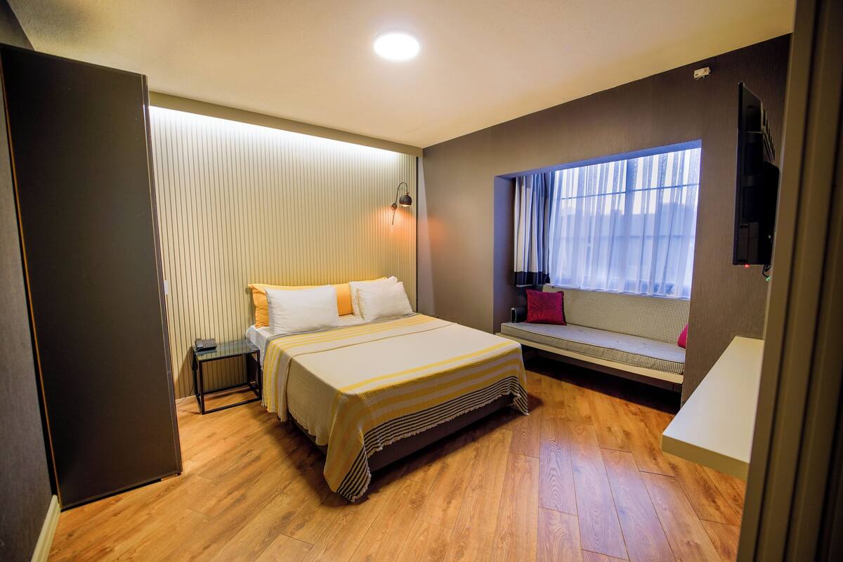 deluxe suite | 1 bedroom, egyptian cotton sheets, premium bedding, memory-foam beds