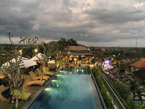 A rooftop pool - Nearby Monkey forest (Ubud)