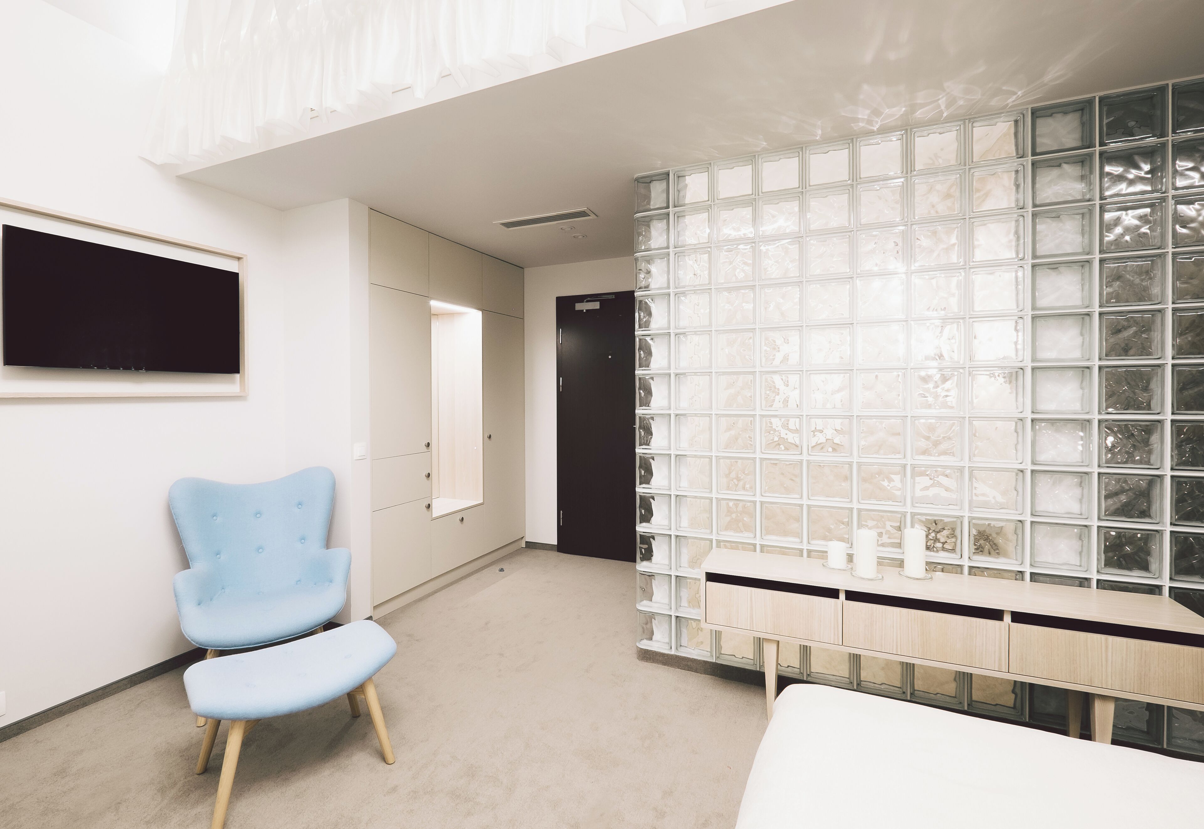 In-room safe, desk, laptop workspace, soundproofing