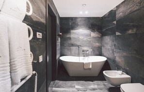In-room safe, desk, laptop workspace, soundproofing - Dunetton Hotel Klaipeda (Klaipeda)