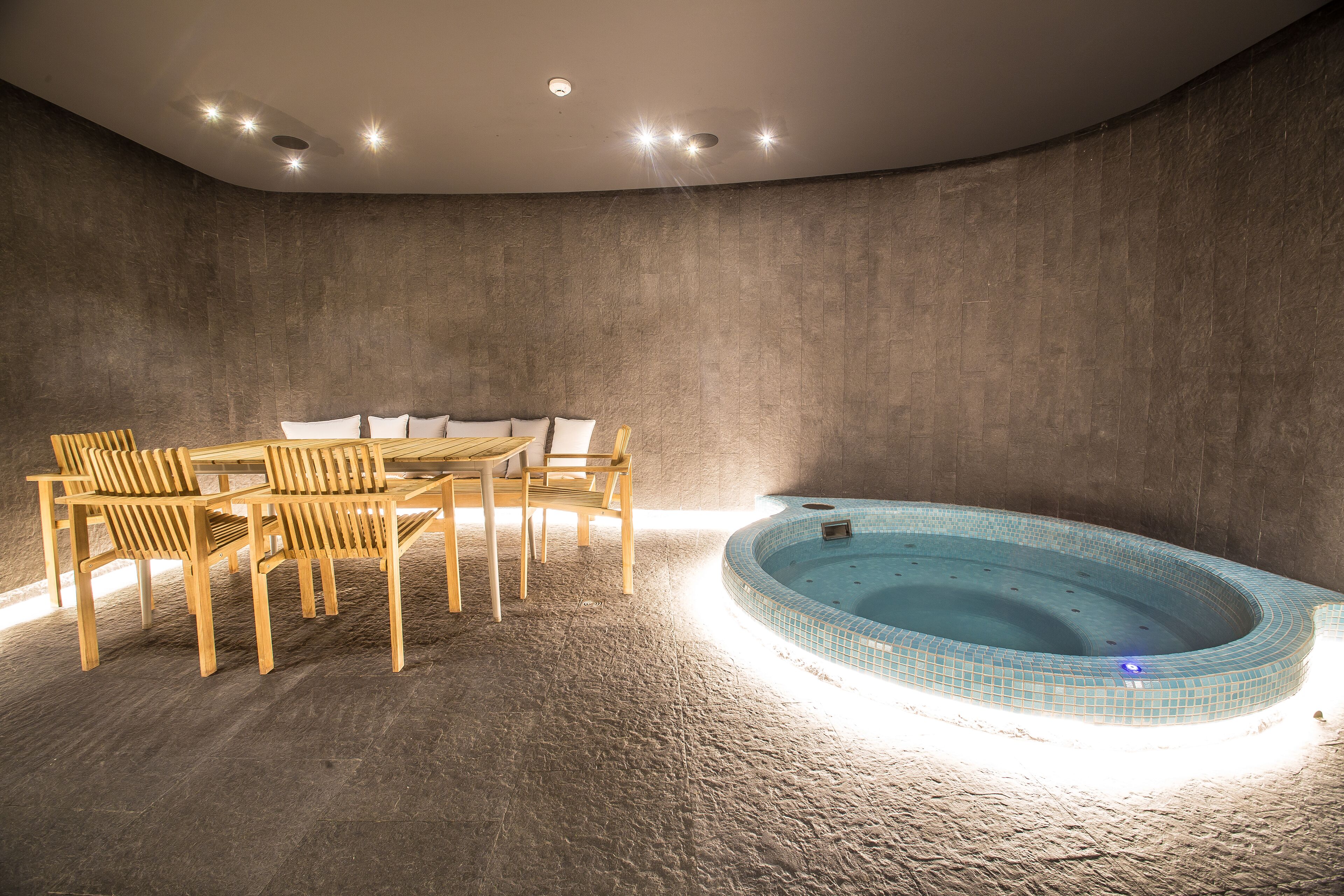 مغطس سبا داخلي