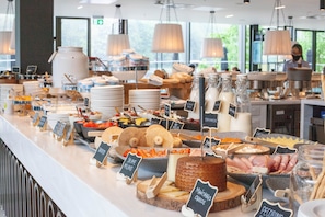 Daily English breakfast (GBP 15 per person)