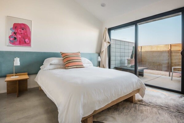 2 chambres, bureau, Wi-Fi, literie fournie