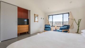 2 bedrooms, desk, travel crib, WiFi