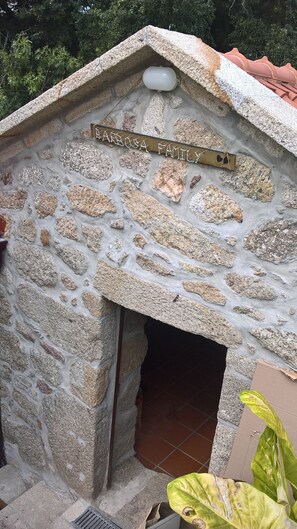 Exterior detail - Moinho renovado e vintage (VILA NOVA DE MUIA)