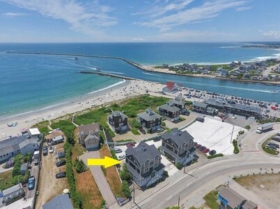 Stunning Townhouse Condo with Ocean Views and Private Beach Access