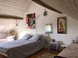 1 chambre, lit parapluie, Wi-Fi gratuit, draps fournis