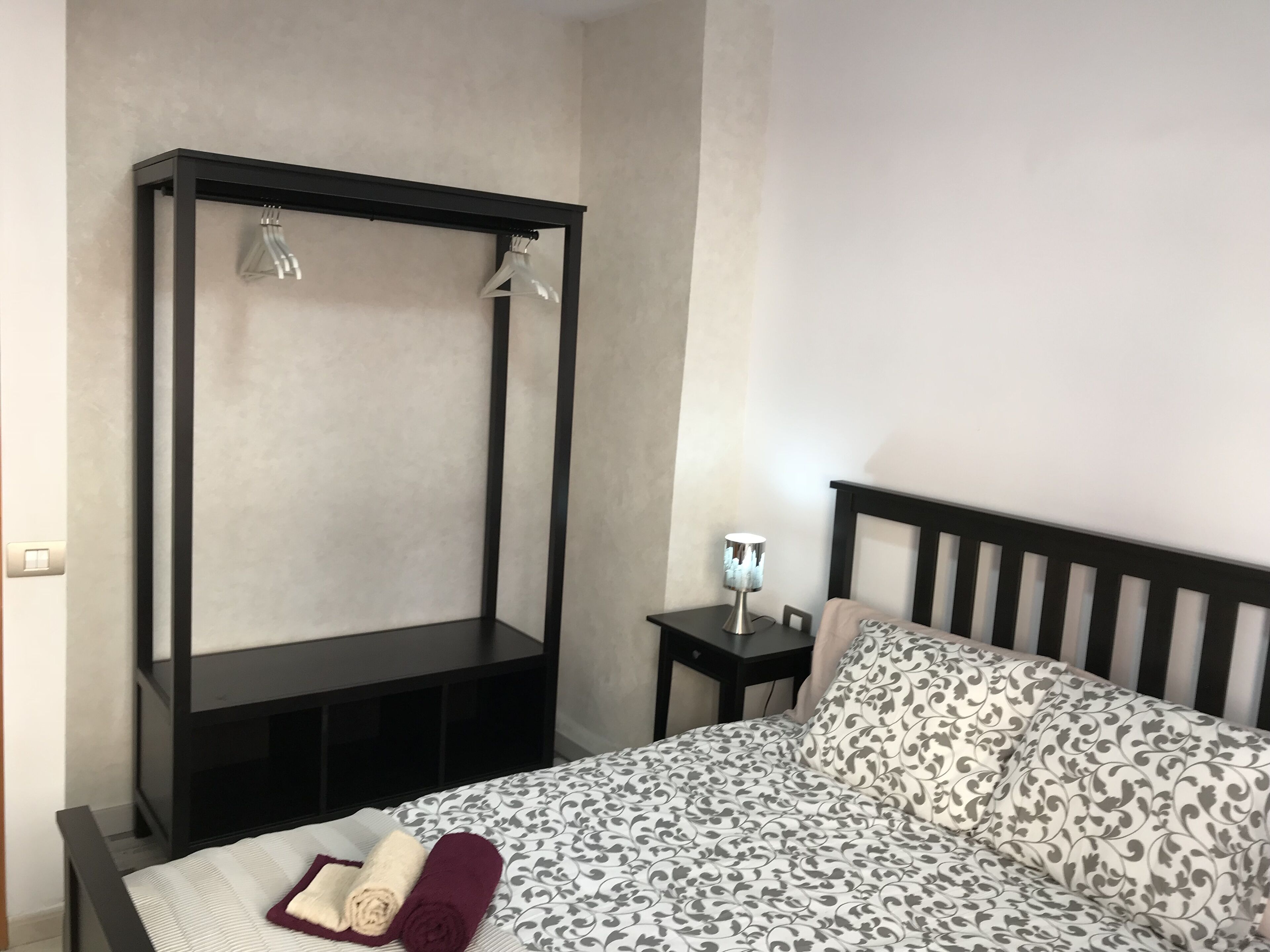 3 soverom, skrivebord, wi-fi (inkludert) og sengetøy