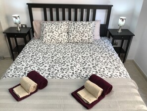 3 slaapkamers, een bureau, gratis wifi, beddengoed