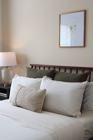 3 bedrooms, iron/ironing board, WiFi, bed sheets - Luxury Farmhouse Living in the heart of Cookeville, TN (Cookeville)