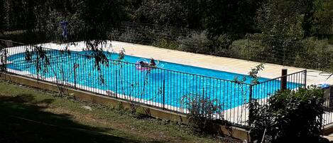 Alberca al aire libre y alberca climatizada