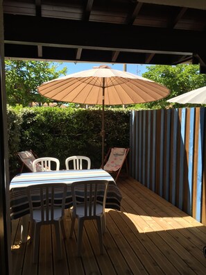 تناول الطعام بالخارج