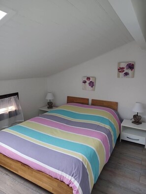 1 chambre, fer et planche à repasser, accès au Wi-Fi (inclus)