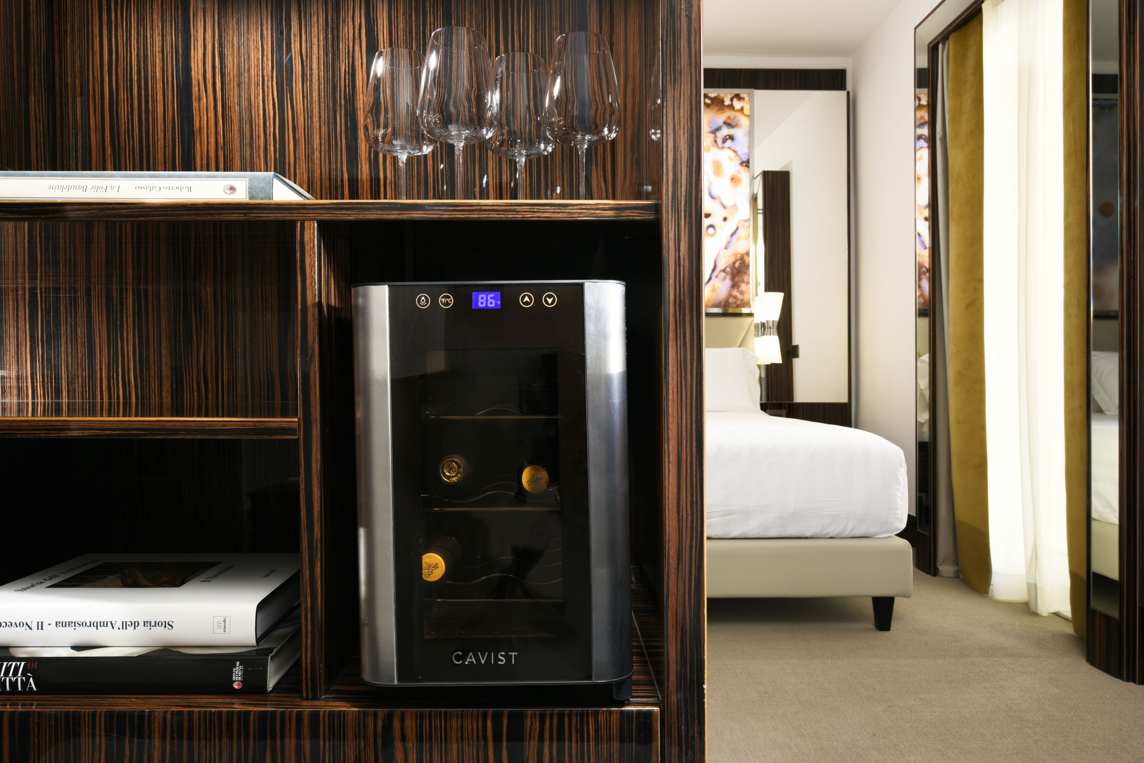 deluxe double room, balcony | minibar, in-room safe, desk, soundproofing