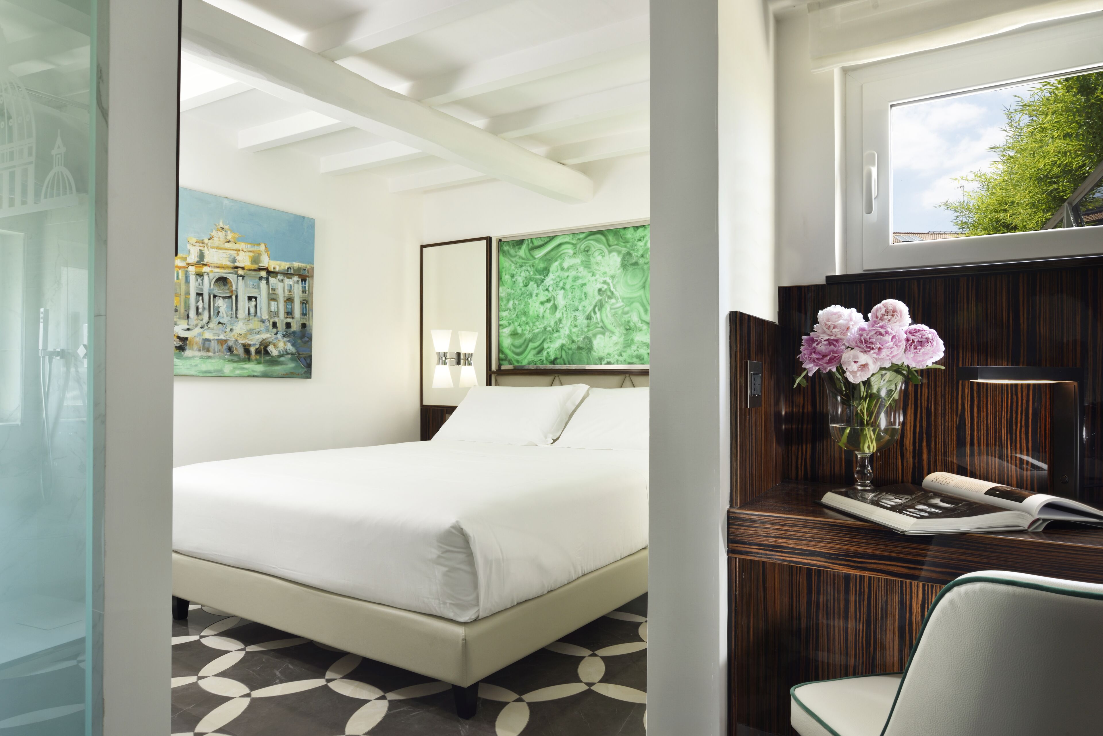 junior suite, terrace | minibar, in-room safe, desk, soundproofing