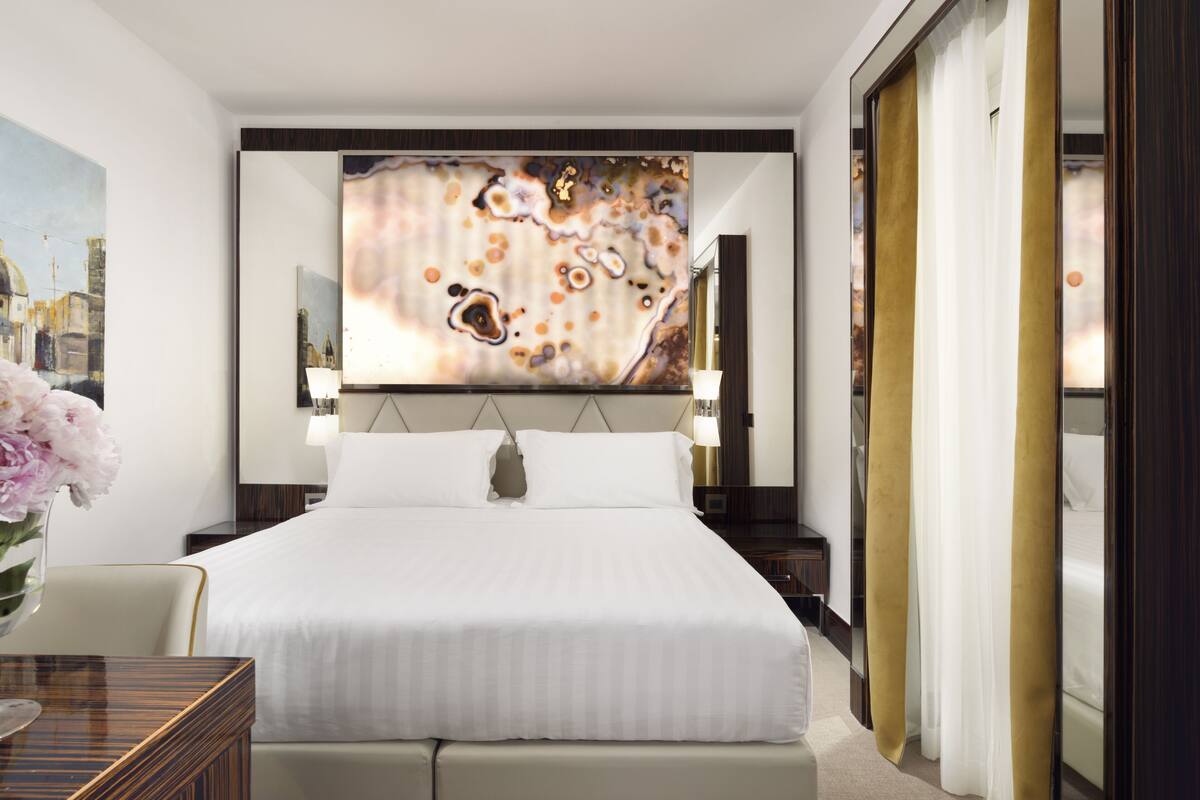 Deluxe Double Room, Balcony | Minibar, in-room safe, desk, soundproofing