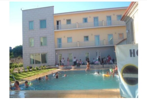 Piscine extérieure en saison