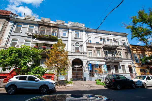 ด้านหน้าที่พัก