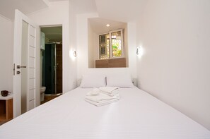 Basic Room | Individually decorated, soundproofing, free WiFi, bed sheets - Lyon d'Opera (Odesa)