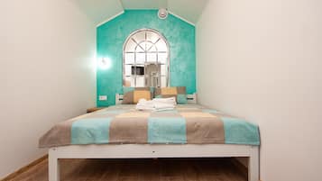 Quarto econômico | Individualmente decorados, quartos à prova de som, Wi-Fi de cortesia