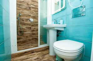 Economy Room | Bathroom | Shower, hair dryer, towels, soap - Lyon d'Opera (Odesa)