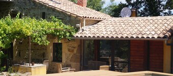 Quiet vacation home with heated swimming pool