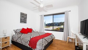 3 chambres, fer et planche à repasser, lit parapluie, Wi-Fi gratuit