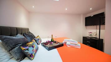 1 bedroom, iron/ironing board, free WiFi