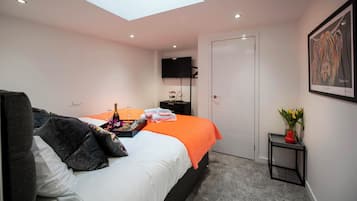 1 bedroom, iron/ironing board, free WiFi
