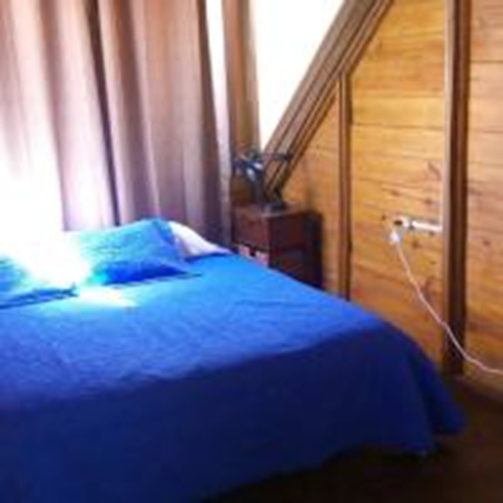 Eenvoudige tweepersoonskamer, 1 tweepersoonsbed, gedeelde badkamer | Individueel gedecoreerd, beddengoed