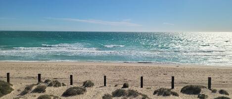 Na praia