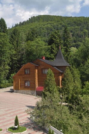 Exterior detail - Bayka (Kosiv)