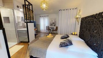 1 camera, Wi-Fi, lenzuola