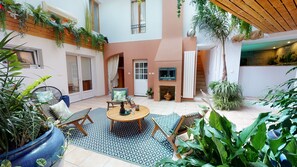 Terrace/patio - Room with private access to Pool-Jacuzzi, Sauna, Billiards tables (Congénies)