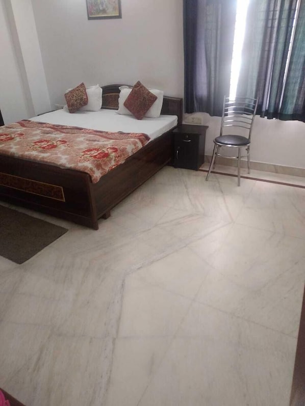 Deluxe Double Room | Room amenity - ADB Rooms Knights Inn (New Delhi)