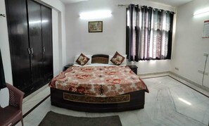 Deluxe Double Room | Soundproofing, free WiFi, bed sheets - ADB Rooms Knights Inn (New Delhi)