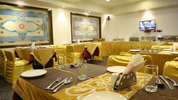 Daily buffet breakfast (INR 200 per person)