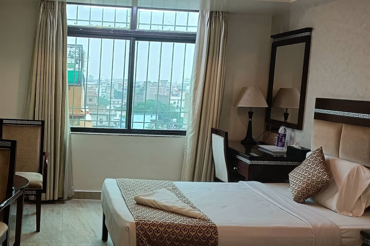 Premium bedding, minibar, desk, laptop workspace