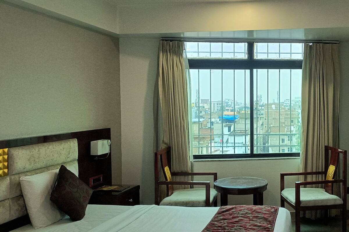 Premium bedding, minibar, desk, laptop workspace