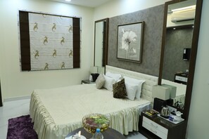 总统顶层房 | 高档床上用品、迷你吧、特色装修、特色家居