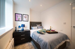 1 chambre, fer et planche Ă repasser, Wi-Fi gratuit, draps fournis