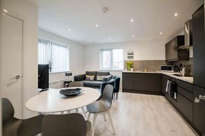 Fridge, microwave, oven, stovetop - Windmill House Apt 4 - Comfortable - Clean - Stylish (Lytham Saint Annes)