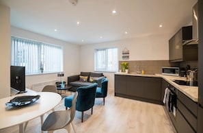 Fridge, microwave, oven, stovetop - Windmill House Apt 4 - Comfortable - Clean - Stylish (Lytham Saint Annes)