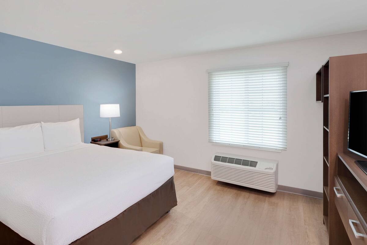 WiFi (free), bed sheets