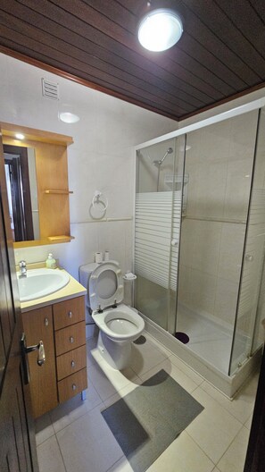 Towels, toilet paper - Nautilus A (Quarteira)