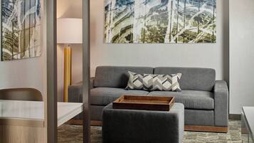 1 habitación, escritorio y espacio para trabajar con laptop