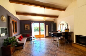 Télévision, cheminée